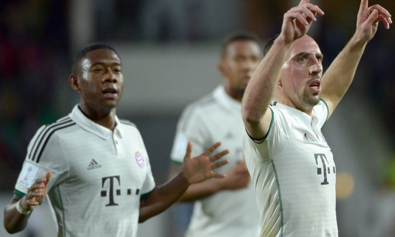 Bayern Munich's French midfielder Franck Ribery celebrate a goal during their match Bayern Munich versus Guangzhou at the FIFA Club World Cup in the coastal Moroccan city of Agadir on December 17, 2013. The regional champions from each of the FIFA regions are gathering in the north African country of Morocco to decide which is the best domestic team in the world. AFP PHOTO / FADEL SENNA Foto: FADEL SENNA / AFP
