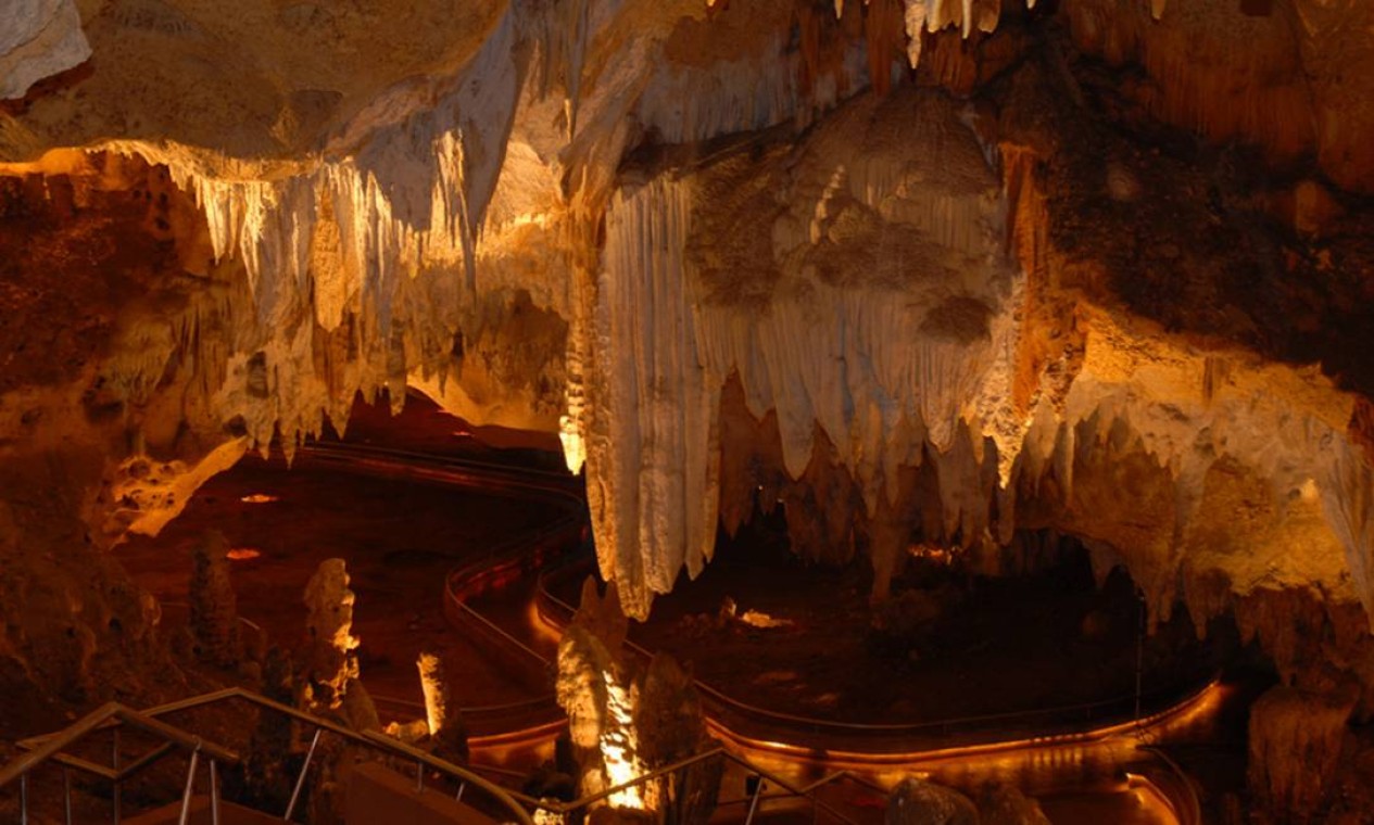 Fora da capital, a Cueva de las Maravillas é uma interessante caverna com pinturas rupestres, formações geológicas milenares e boa estrutura turística. Foto: Turismo da República Dominicana / Divulgação