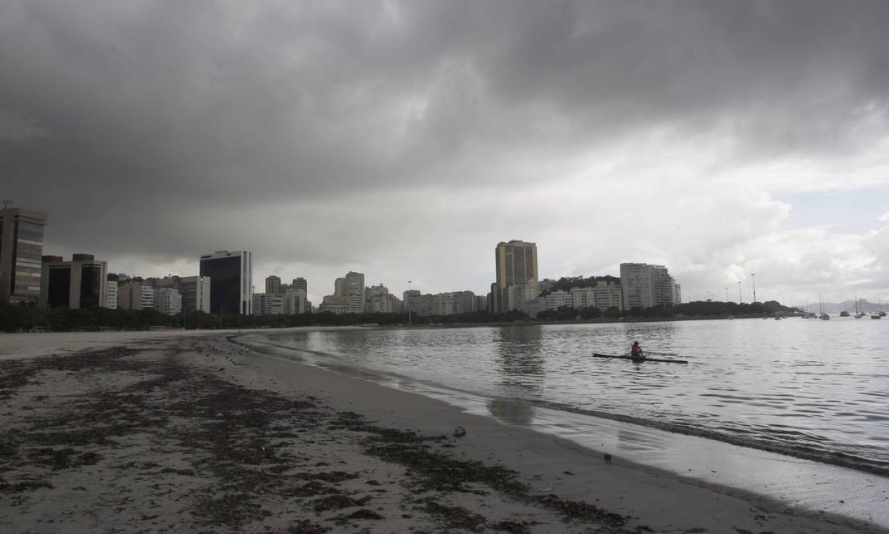 Poluição Na Praia De Botafogo Jornal O Globo