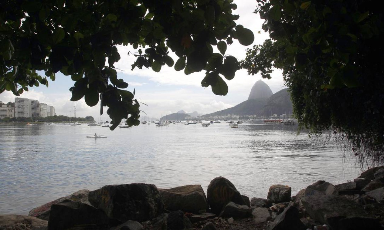 Poluição Na Praia De Botafogo Jornal O Globo