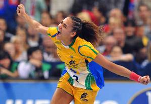 Melhor jogadora do mundo, Duda Amorim espera evolução do handebol no Brasil