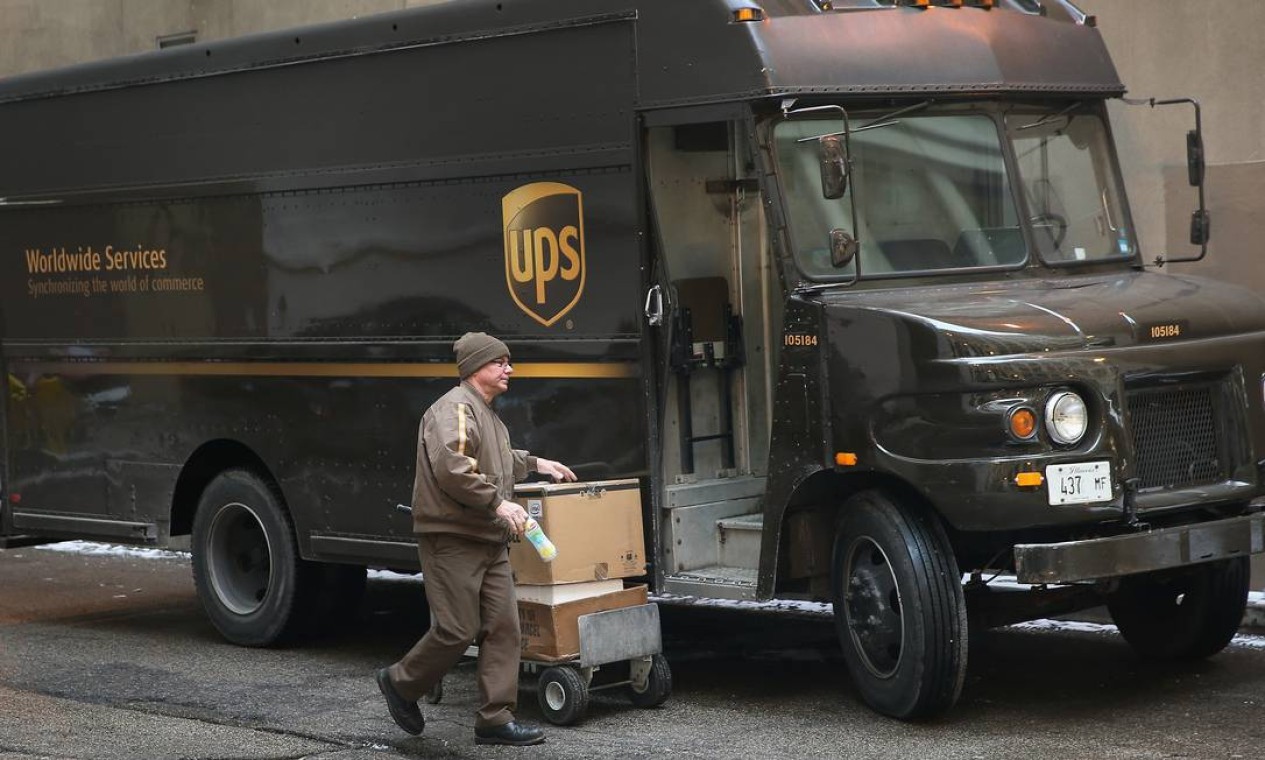 Entregas da Amazon atrasam no Natal - Jornal O Globo