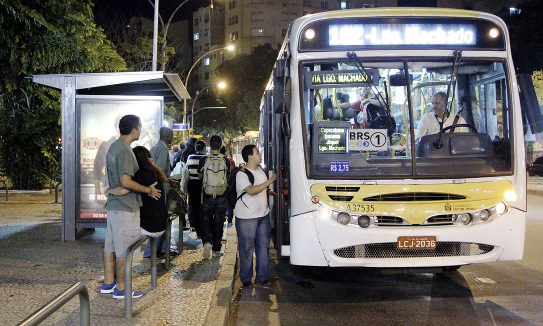 Ônibus do Rio podem ter aumento na tarifa no ano que vem Foto: Marcelo Piu / Agência O Globo (29/05/2013)