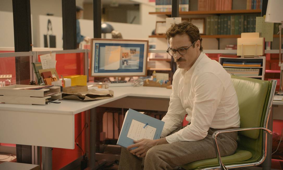 
Joaquin Phoenix vive um homem atormentado em ‘Ela’, de Spike Jonze
Foto: Warner Bros. Picture / Divulgação