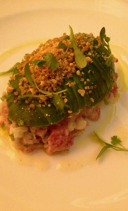 Um dos pratos mais memoráveis de um jantar no Mi Casa: ceviche com abacate Foto: Carla Lencastre / O Globo