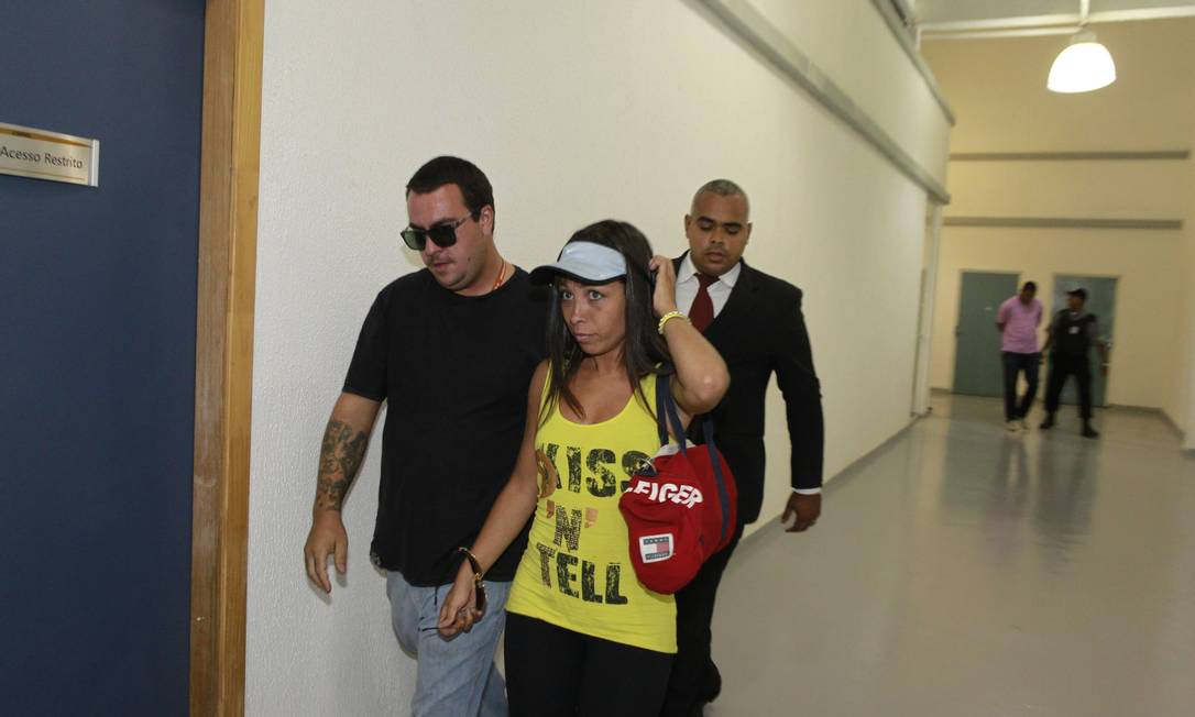 Suspeita De Pichar Est tua De Drummond Se Apresenta Na Delegacia