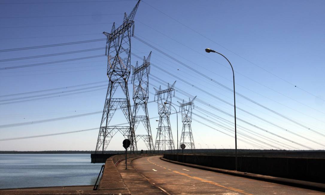 Governo aciona termelétricas e importa energia para driblar falta de chuva Foto:
/
Bloomberg News
