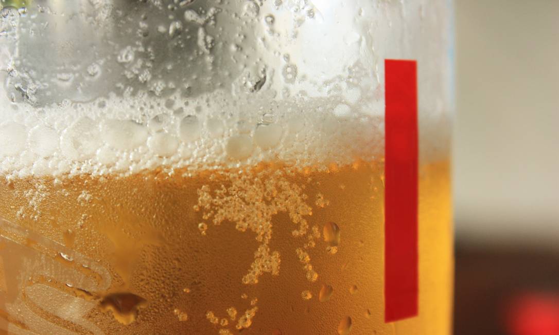 
A cerveja é a bebida alcoólica mais consumida no Brasil, que foi o quinto país com maior taxa de mortalidade por doenças relacionadas com o consumo abusivo de álcool nas Américas
Foto: StockPhoto