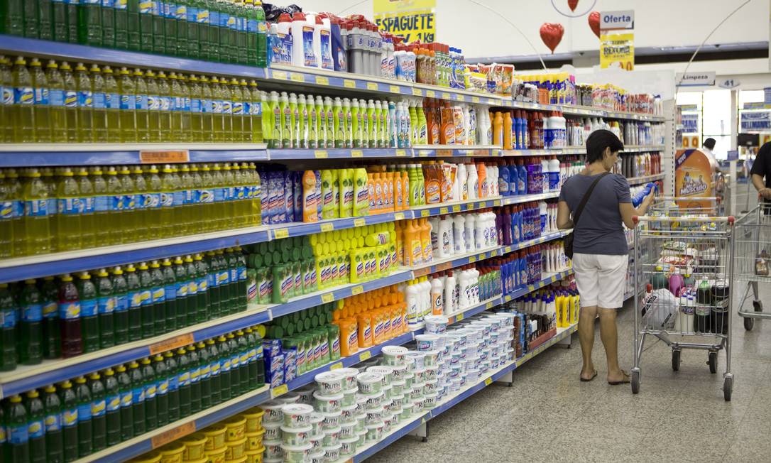 
Consumidor deve ficar atento ao preço do produto ao passar no caixa
Foto: Pedro Serra / Agência O Globo