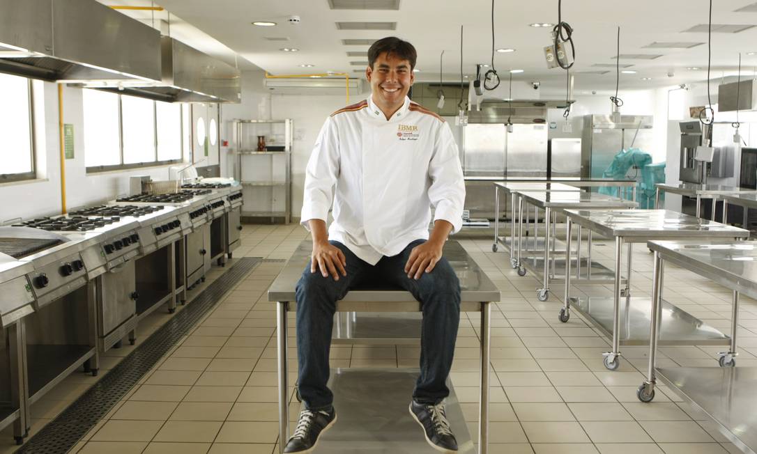 
Felipe Ruchiga voltou para a universidade para se especializar em gastronomia. Sua meta é ser consultor de restaurantes
Foto: Agência O Globo / Guilherme Leporace