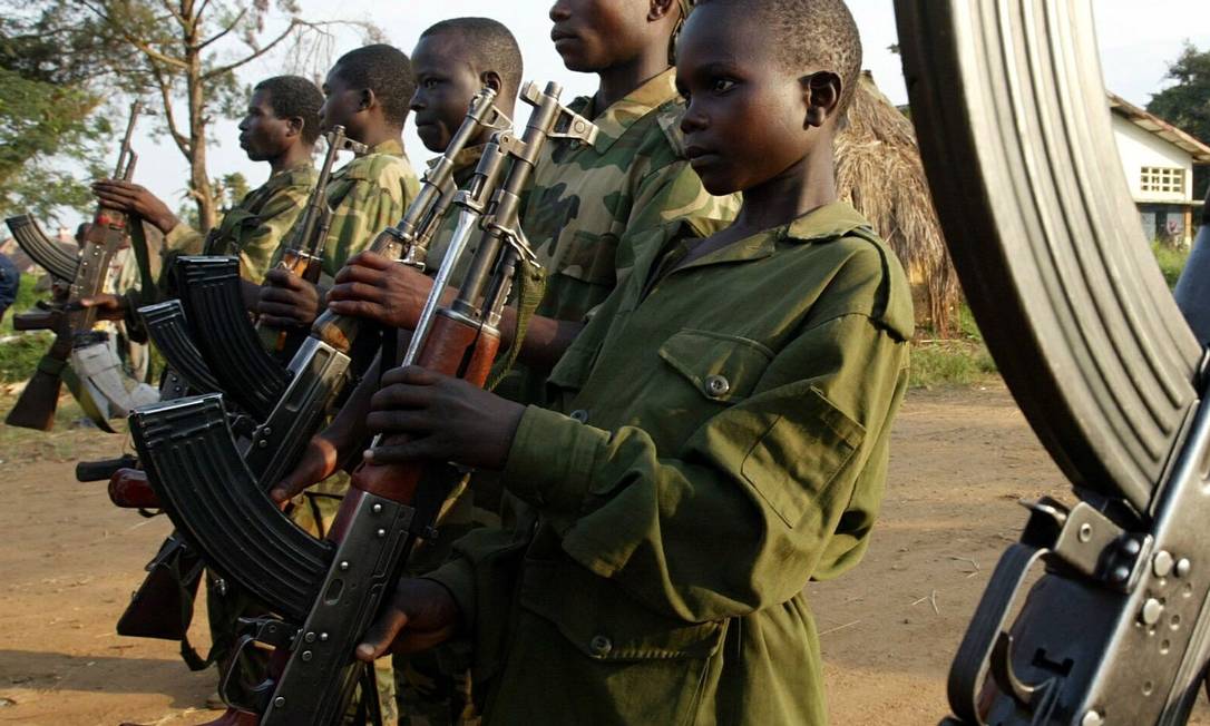 Guerras na África voltam a recrutar crianças - Jornal O Globo