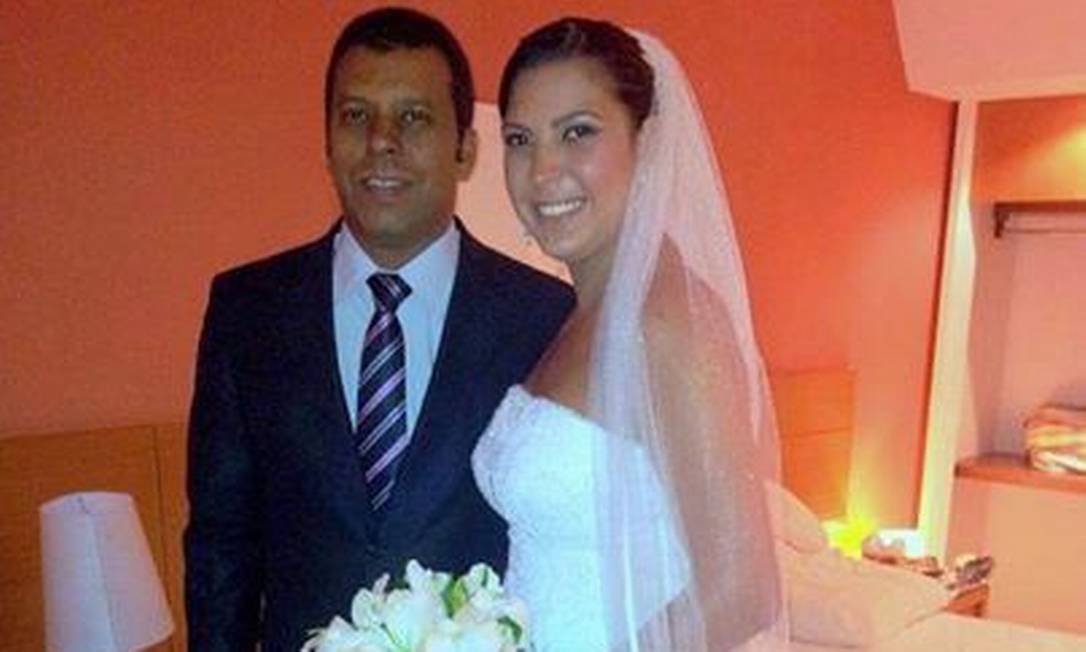 
Vanessa Andrade, filha do cinegrafista Santiago Andrade, no dia do casamento dela
Foto: Facebook / Reprodução