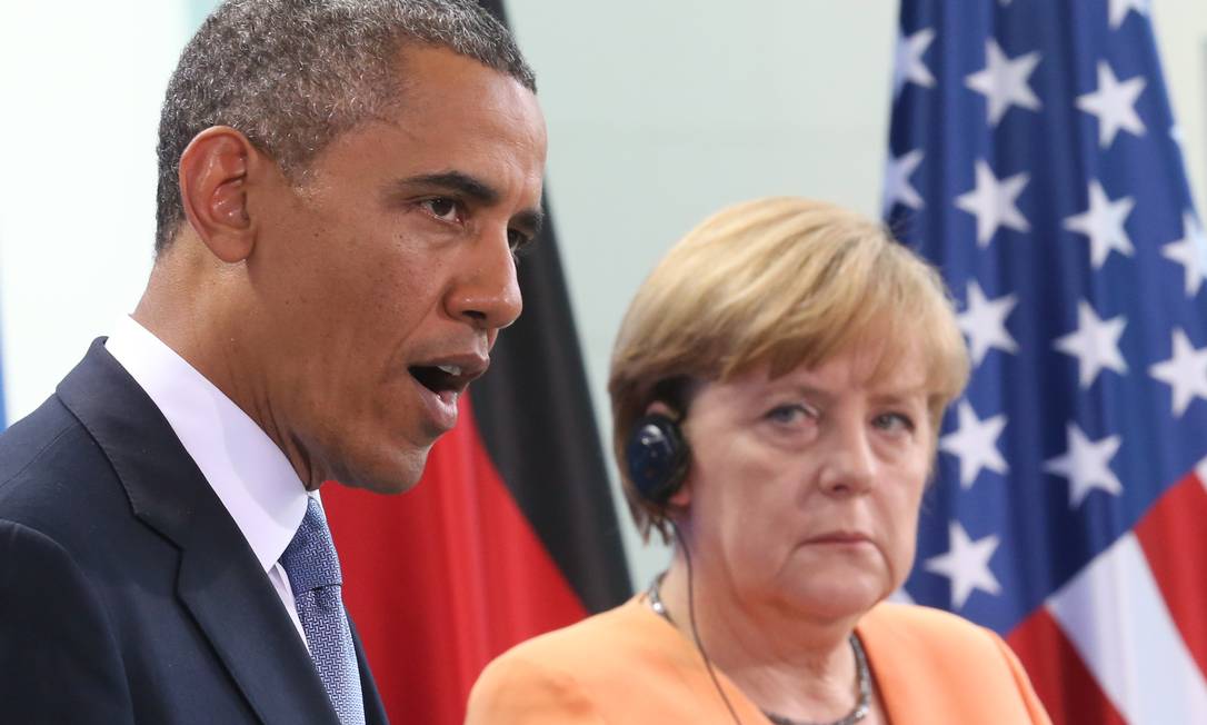 
A chanceler da Alemanha, Angela Merkel, em encontro com o presidente dos EUA, Barack Obama, em junho do ano passado: denúncia que americanos grampearam até seu telefone celular
Foto: Michael Kappeler / AP/Michael Kappeler