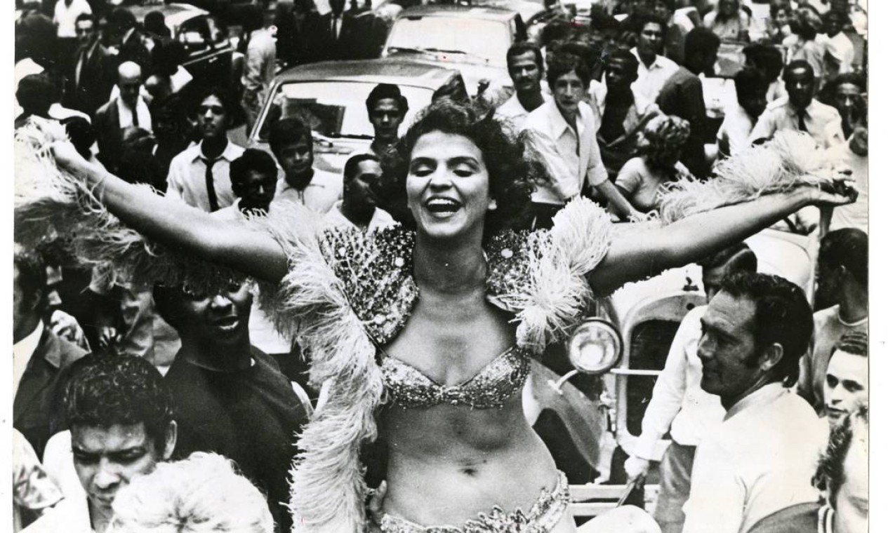 A atriz Leila Diniz foi destaque da Banda de Ipanema no desfile de 1972 Foto: Reprodução