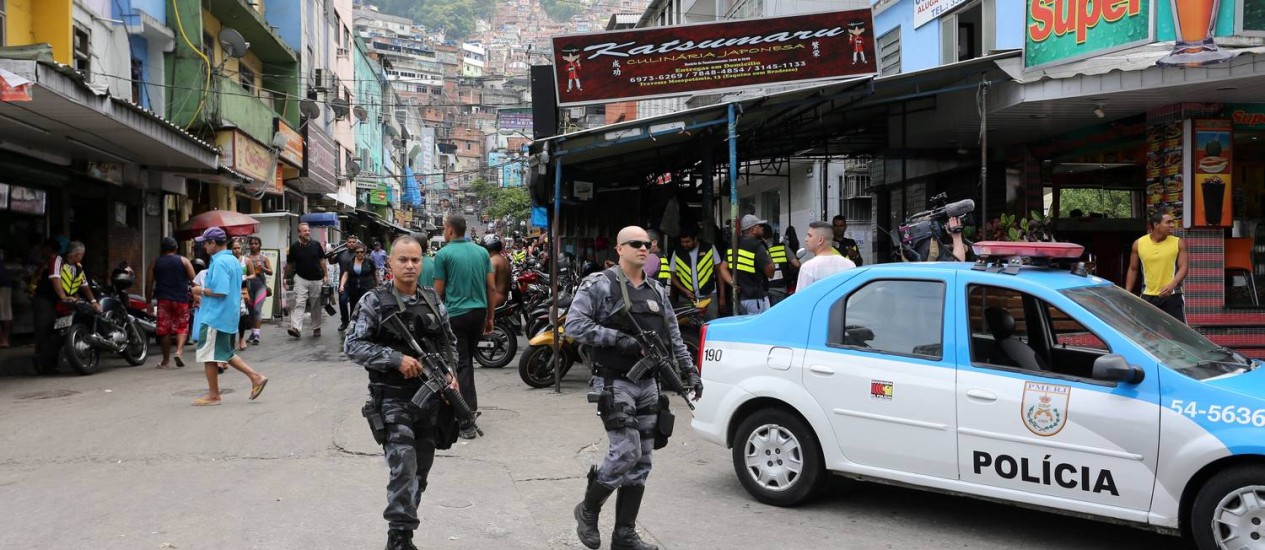 Resultado de imagem para fotos da favela da Rocinha fotos sem direitos