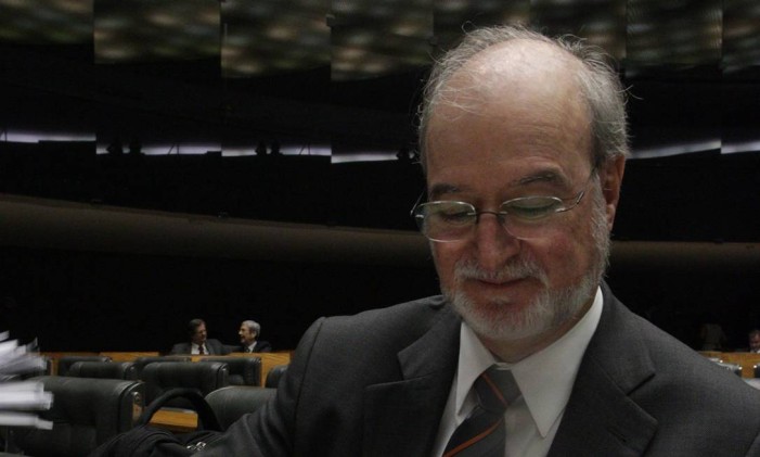 
Eduardo Azeredo renunciou de seu mandato na Câmara-
Foto: André Coelho/19-12-2012 / O Globo