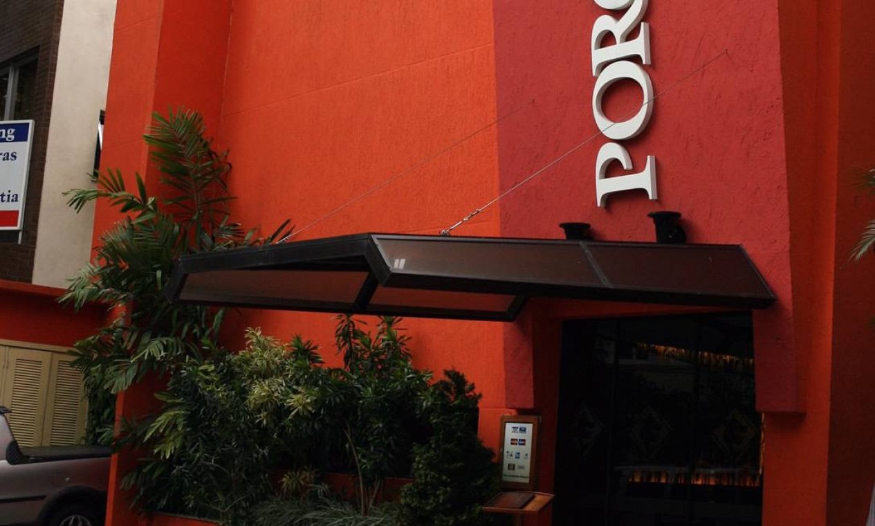 Dono da churrascaria Porcão enfrenta 38 processos e pode perder direito ...