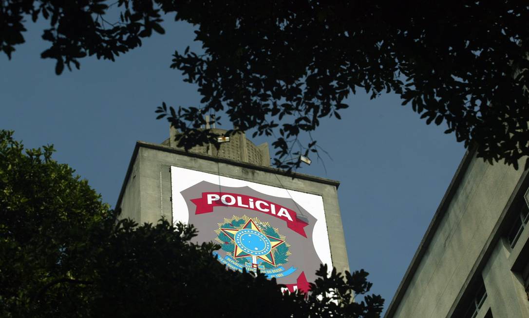 Torre do prédio da Polícia Federal no Centro do Rio Foto: Marizilda Cruppe / Agência O Globo