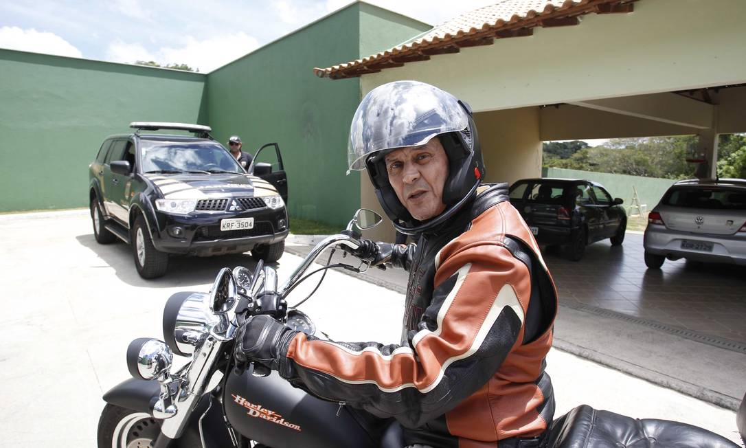 Às vésperas da prisão, Jefferson desfruta dos últimos momentos de