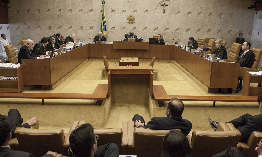 
Sessão no Supremo Tribunal Federal para julgamento dos embargos infringentes
Foto: André Coelho / Arquivo O Globo