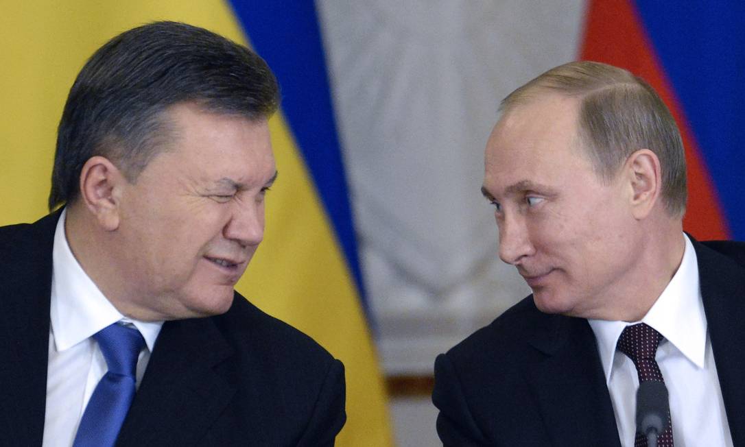 O presidente ucraniano deposto, Viktor Yanukovych, em encontro com Vladimir Putin, em dezembro do ano passado
Foto: ALEXANDER NEMENOV / AFP