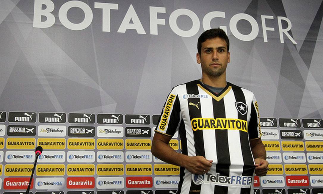 Mario Rizos Botafogo apresenta zagueiro Mario Risso - Jornal O Globo