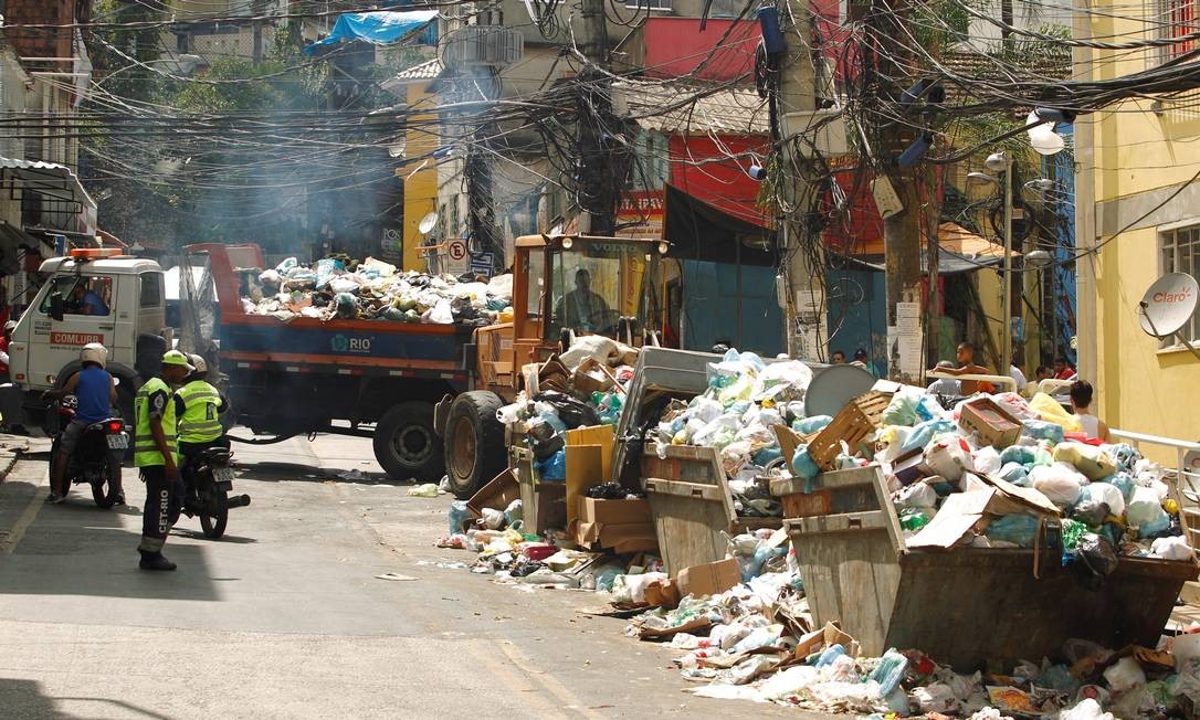 Lixo Continua Acumulado Pela Cidade Jornal O Globo