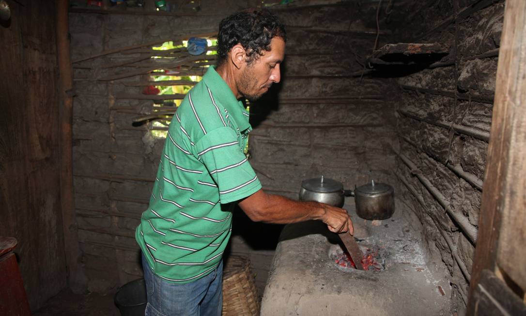 
O agricultor Eliezer Simião da Silva, 43 anos, do município de São João do Arraial
Foto: Efrém Ribeiro
