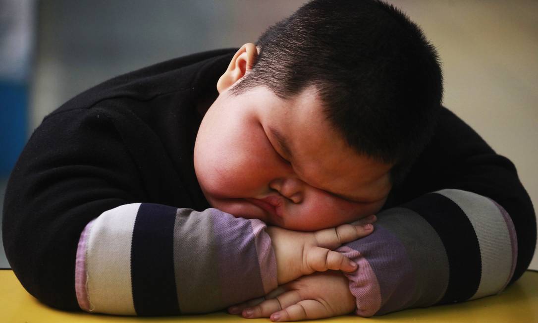 
Em 2011, o chinês Lu Zhihao, de 4 anos, tinha 1,1m e pesava 62 kg
Foto: JOE TAN / REUTERS