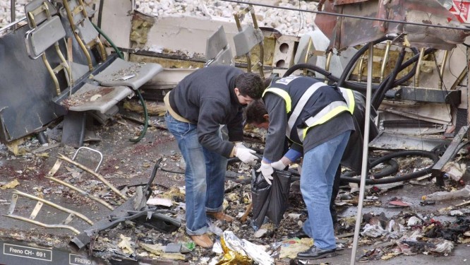 Resultado de imagem para atentados de 11 de marÃ§o de 2004, em Madrid.