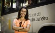 
Fotografada andando de ônibus, a atriz virou assunto nas redes sociais e passou a ser porta-voz dos descontentes com o sistema de transporte público carioca
