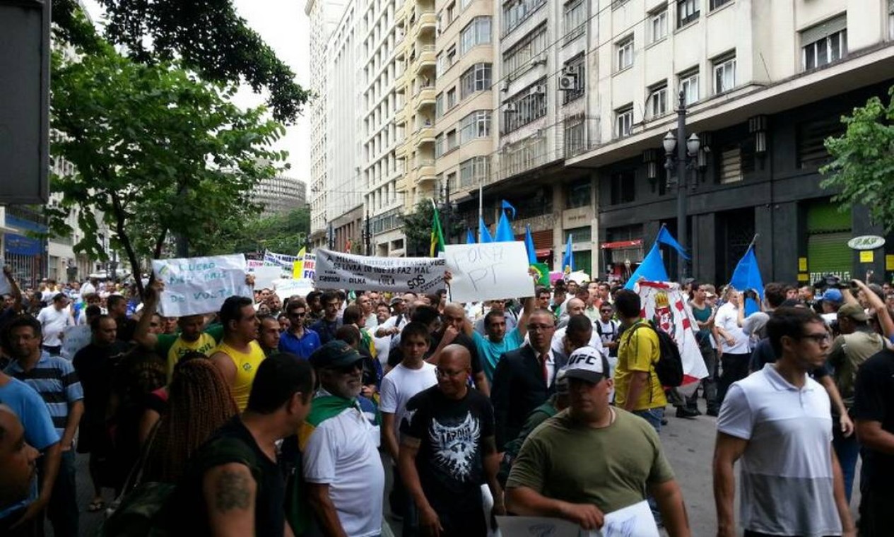 Em SP, Marcha da Família percorre as ruas do centro da cidade Foto: Tiago Dantas/Ag. O Globo