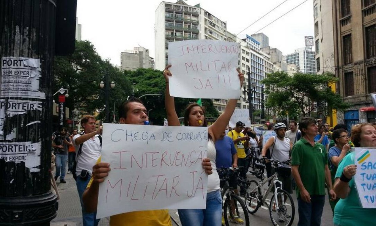 Marcha da Família nas ruas do centro de SP Foto: Tiago Dantas/Ag. O Globo