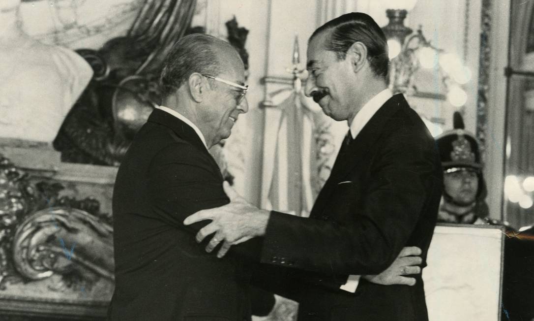 
Figueiredo e o ditador argentino Jorge Videla, durante vista do brasileiro a Buenos Aires
Foto: Reprodução