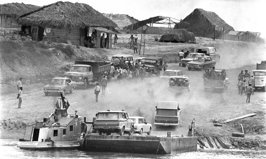 
Construção de trecho da Transamazônica no Pará: um dos grandes desafios de engenharia e logística enfrentados nos anos 70
Foto: Arquivo/13/10/1973