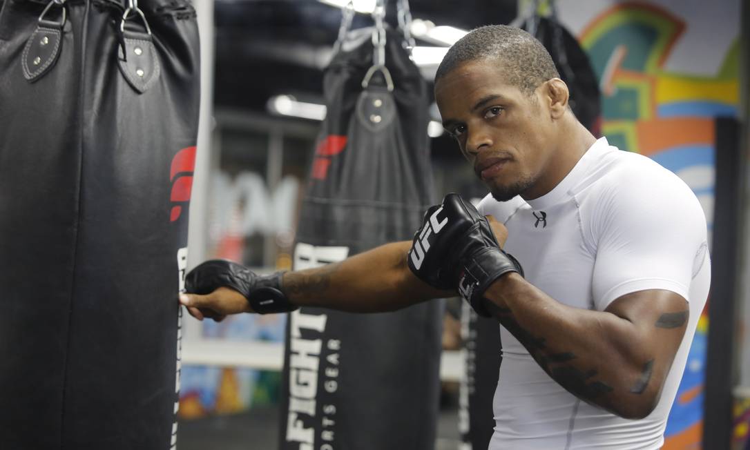 
Determinação. O lutador Alan Nuguette na academia XGym, na Barra, onde treina diariamente
Foto: Agência O Globo / Felipe Hanower