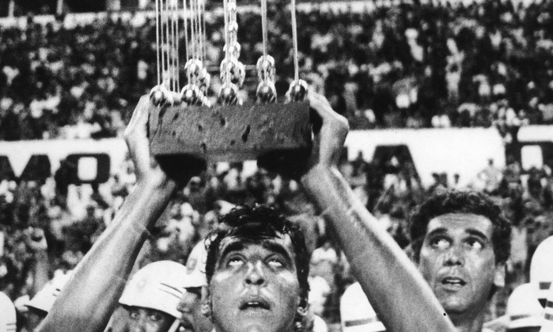 
Comemoração do Sport Clube pela conquista do Campeonato Brasileiro no ano de 1987
Foto:
Agência O Globo
