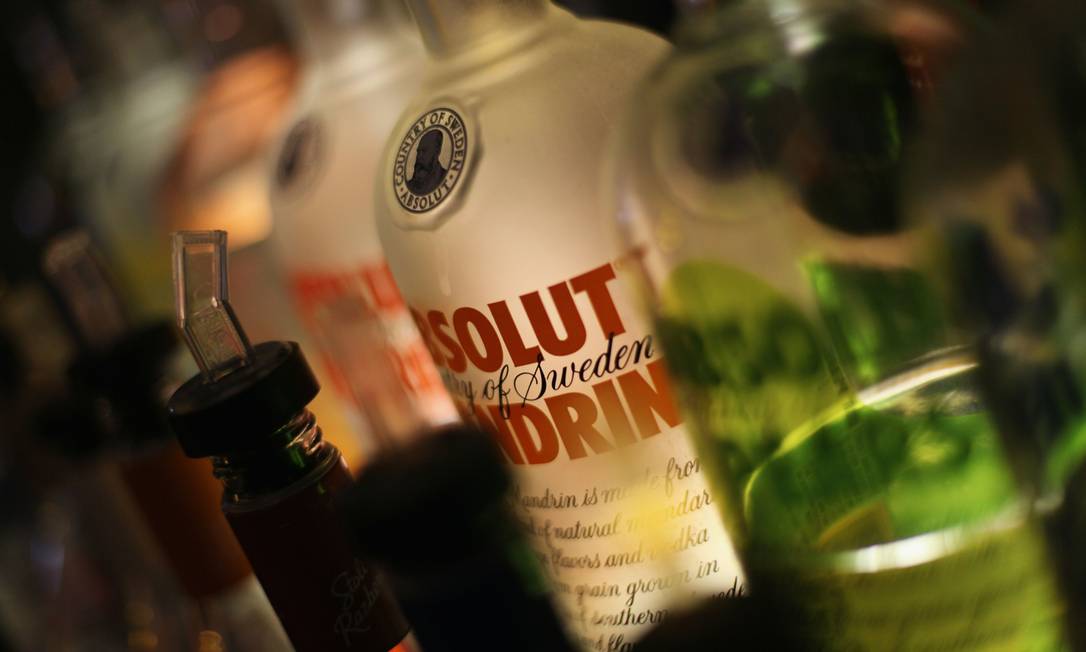 
Menção a bebidas em músicas está ligada a consumo de álcool por adolescentes
Foto:
MARIO TAMA/AFP
/
