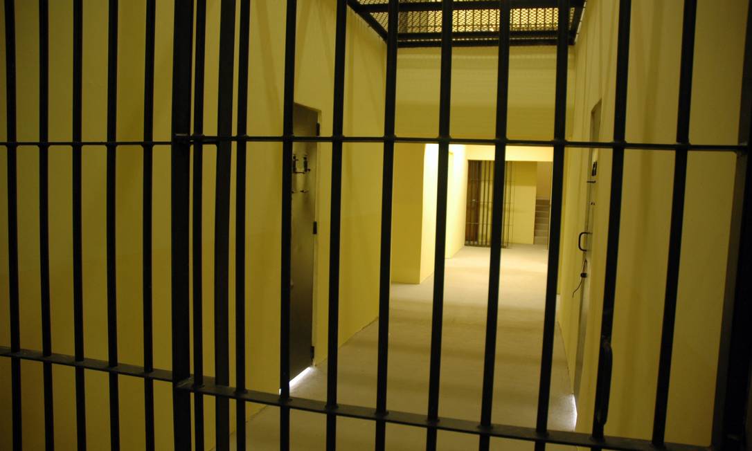 
Gays, lésbicas, bissexuais ou transexuais prisioneiros do país já foram colocados em confinamento solitário por funcionários das prisões
Foto:
/
StockPhoto
