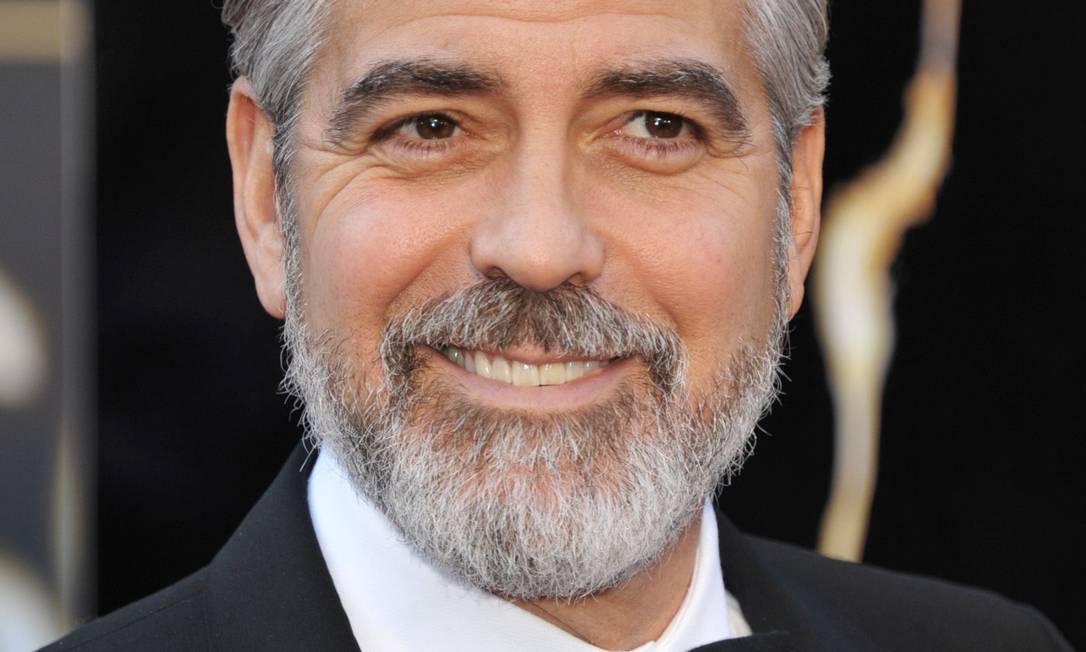 
Segundo pesquisa, moda atual segue a tendência de copiar astros como George Clooney, que passou a usar barba
Foto:
/
John Shearer/Invision
