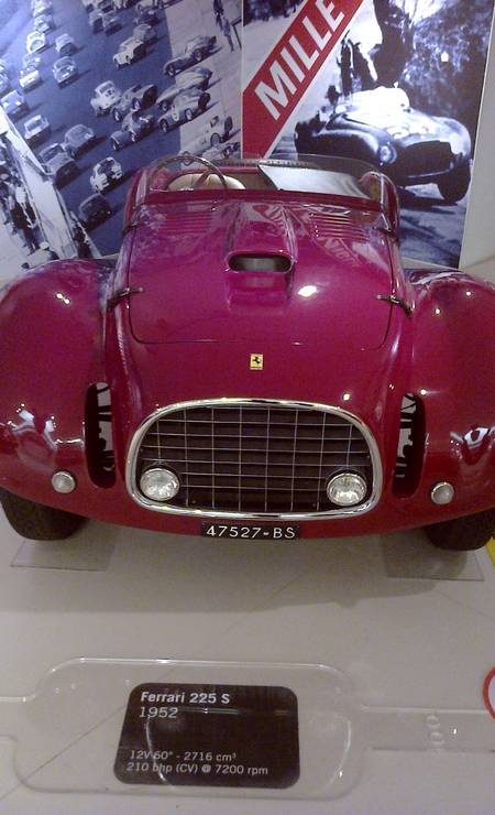A Ferrari 225s, de 1952, é um dos muitos modelos expostos nos dois museus da montadora italiana em Modena Foto: Henrique Koifman