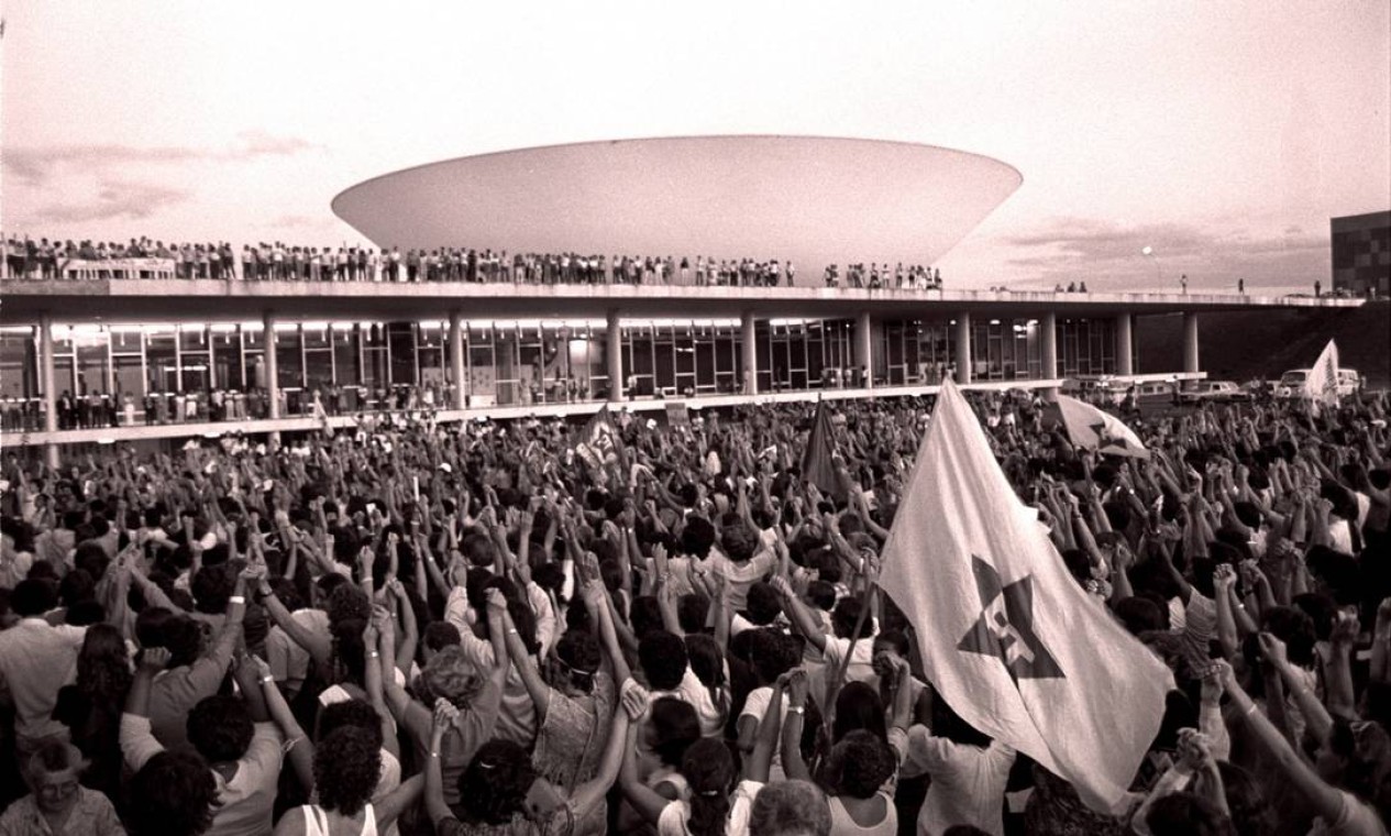 O comício das Mulheres, em Brasília, em frente ao Congresso Nacional Foto: Jamil Bittar / Agência O Globo