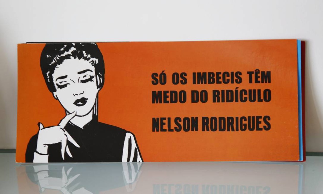 A frase de Nelson Rodrigues também enfeita o escritório da autora. Foto: Ana Branco