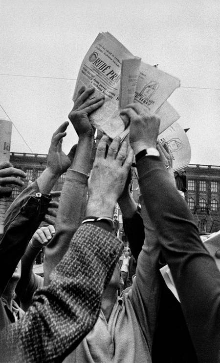 O Museu da Imagem e do Som de São Paulo inaugura em 1º de maio a exposição 'Maio Fotografia no MIS 2014'. Sete mostras são apresentadas ao público até 22 de junho. Um dos destaques é a premiada série do tcheco Josef Koudelka sobre a repressão soviética à Primavera de Praga em 1968 Foto: Josef Koudelka/Magnum / Divulgação