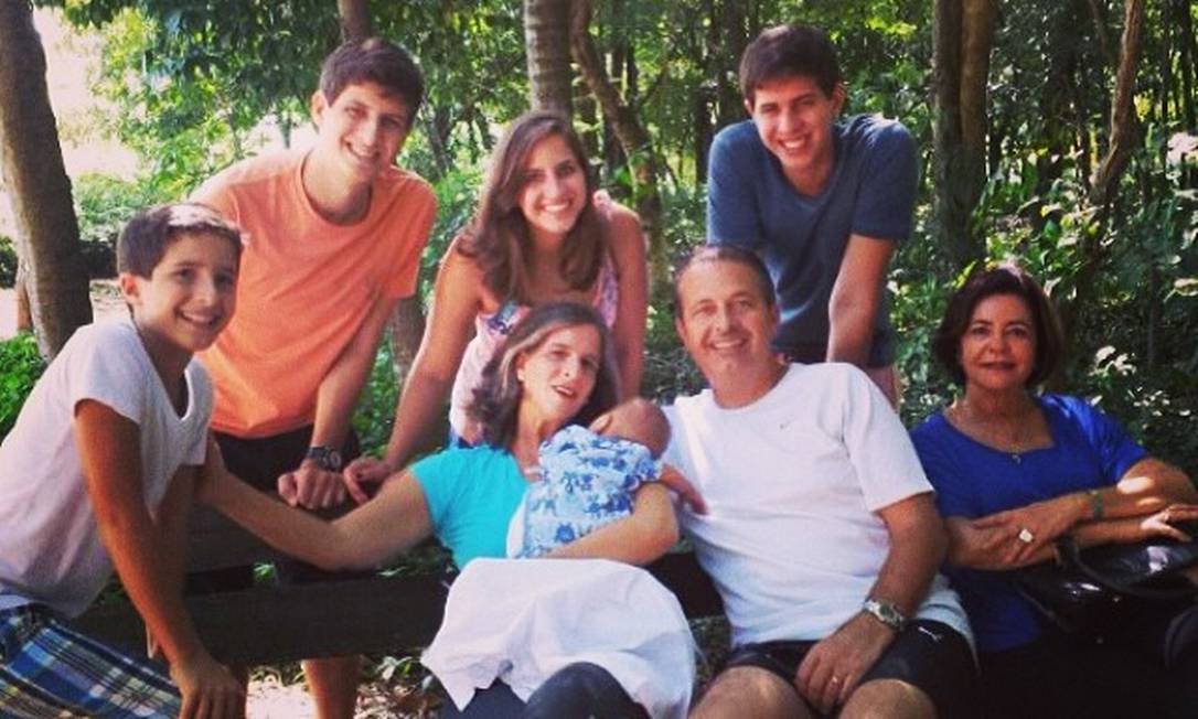 
No Instagram, Campos, com a mulher Renata, os filhos e a mãe
Foto:
Reprodução
