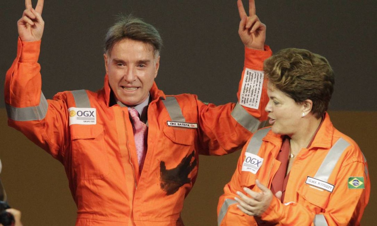 Dilma Rousseff celebra com Eike o início da produção de petróleo da OGX no Porto de Açu, em São João da Barra, Rio de Janeiro. Na cerimônia, Dilma afirma que o empresário é “nossa expectativa e orgulho do Brasil” Foto: RICARDO MORAES / REUTERS/26-4-2012