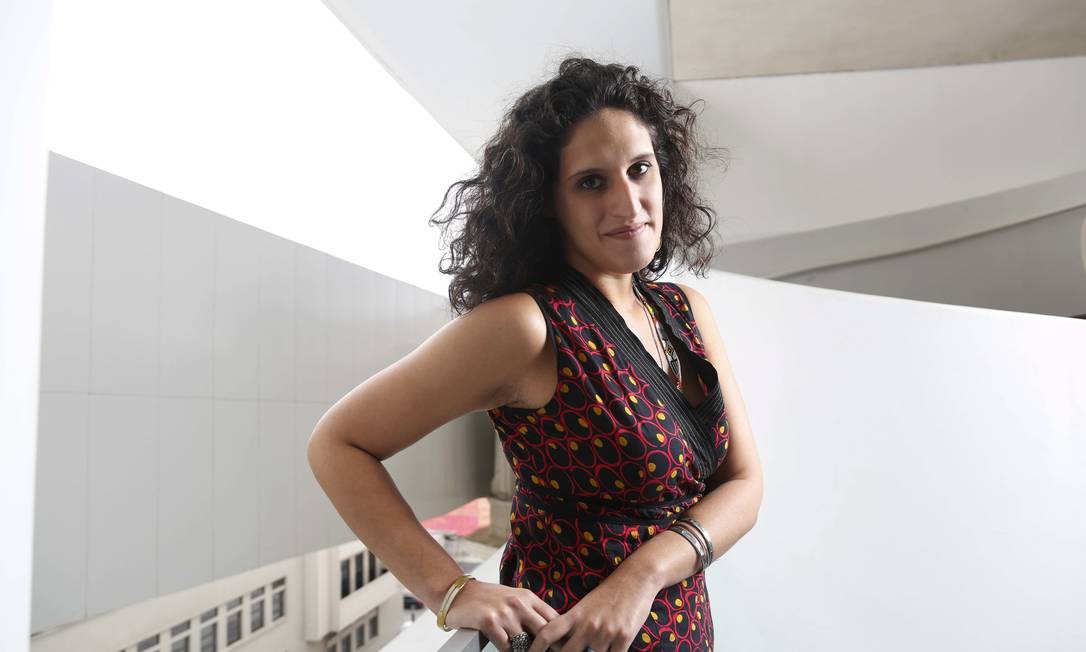 
A pernambucana Clarissa Diniz, de 28 anos, se destaca como curadora-assistente do MAR
Foto: Camilla Maia /
Agência O Globo
