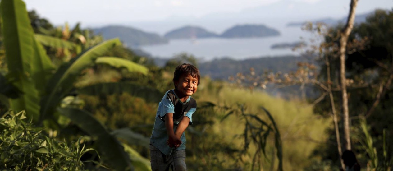 
Criança da aldeia de Bracuí, em Angra dos Reis: maior conglomerado indígena do Rio, com 430 pessoas
Foto: Agência O Globo / Custódio Coimbra