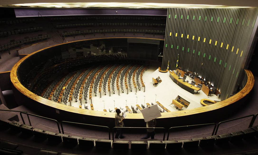 Plenário vazio no Congresso Nacional durante o recesso branco
Foto:
Jorge William
/ O Globo/18-7-2013
