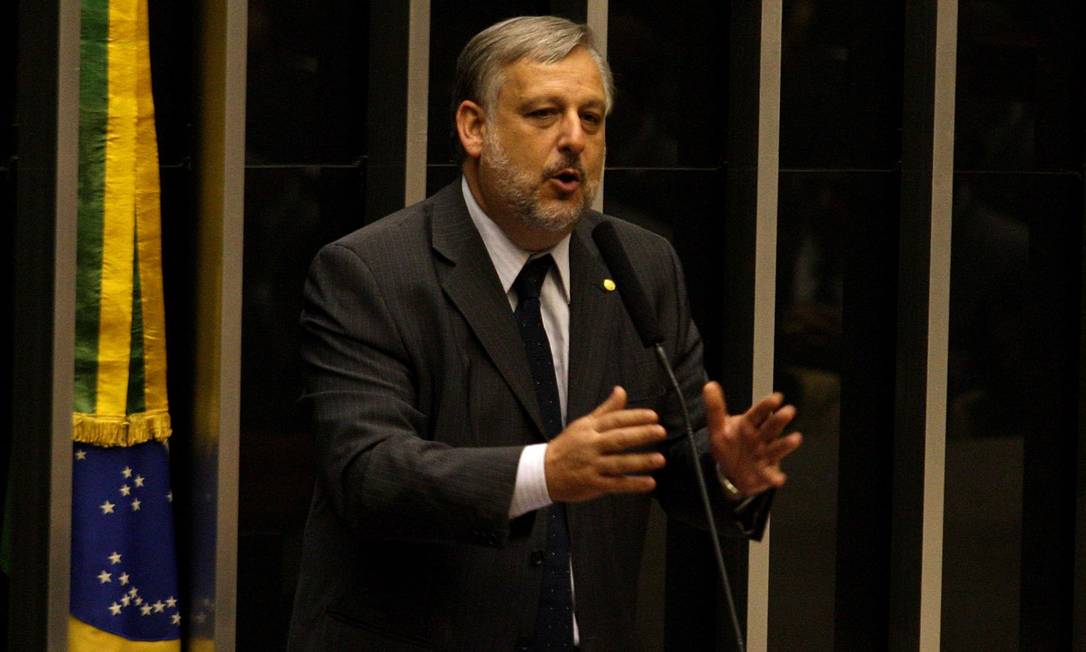 
Berzoini quer indicação rápida de membros da CPI pelo governo.
Foto:
Ailton de Freitas
/
O Globo
